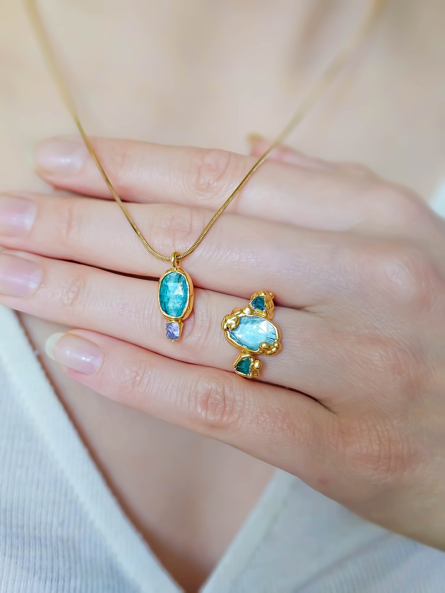 Collier en Kyanite bleue & Améthyste, doré