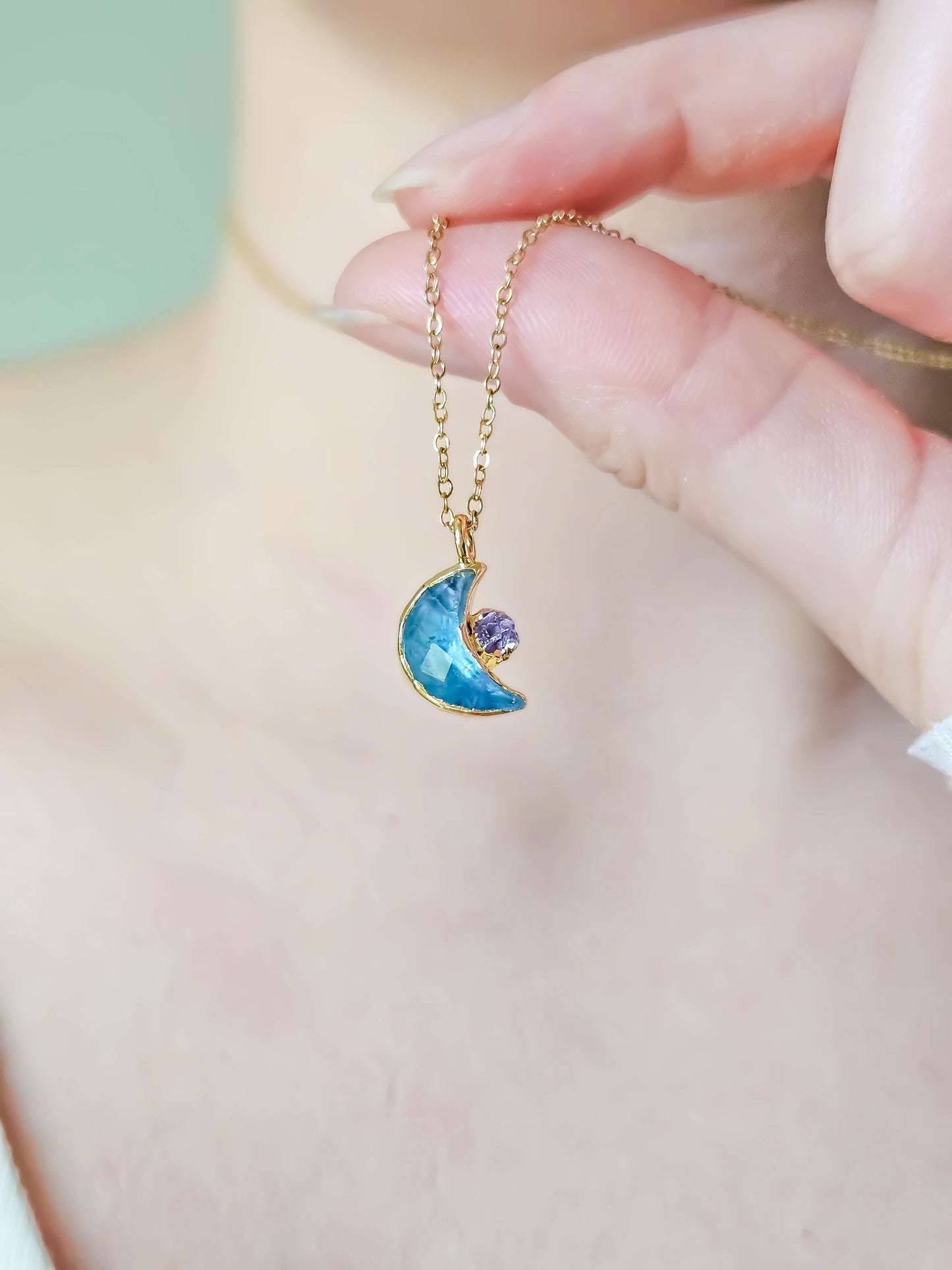 Collier lune en fluorite, doré