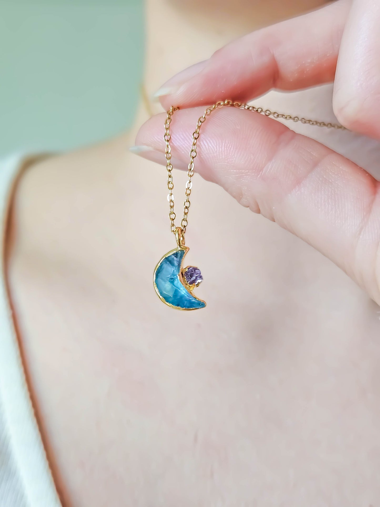 Collier lune en fluorite, doré