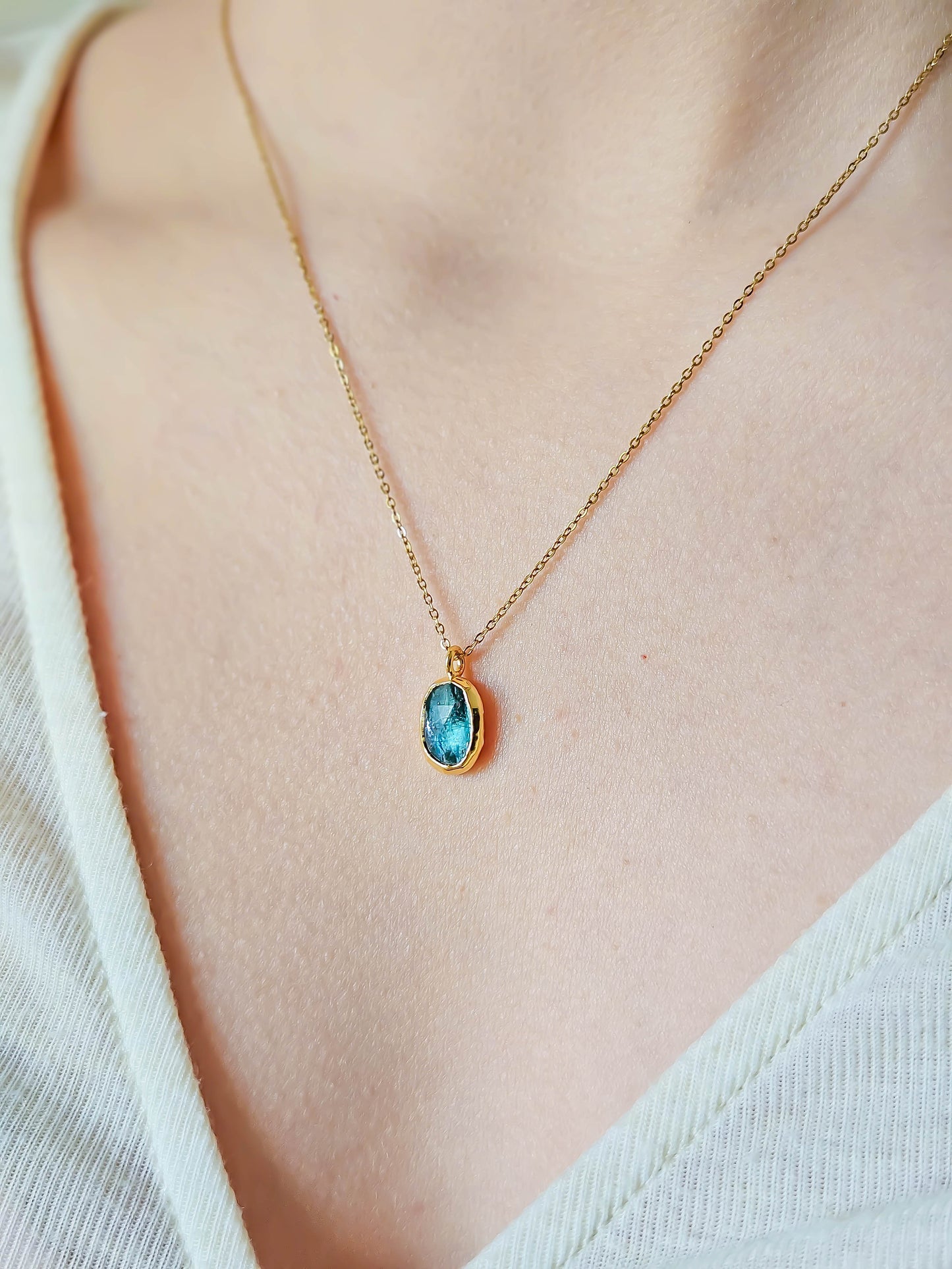 Collier en Kyanite bleue, doré