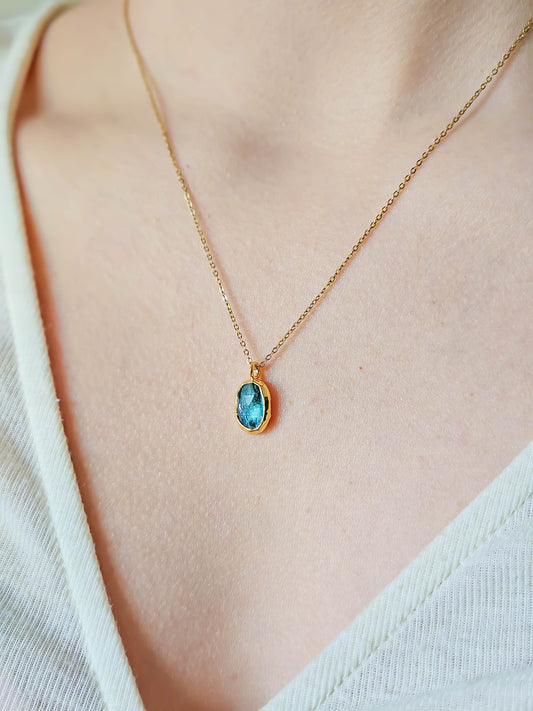 Collier en Kyanite bleue, doré