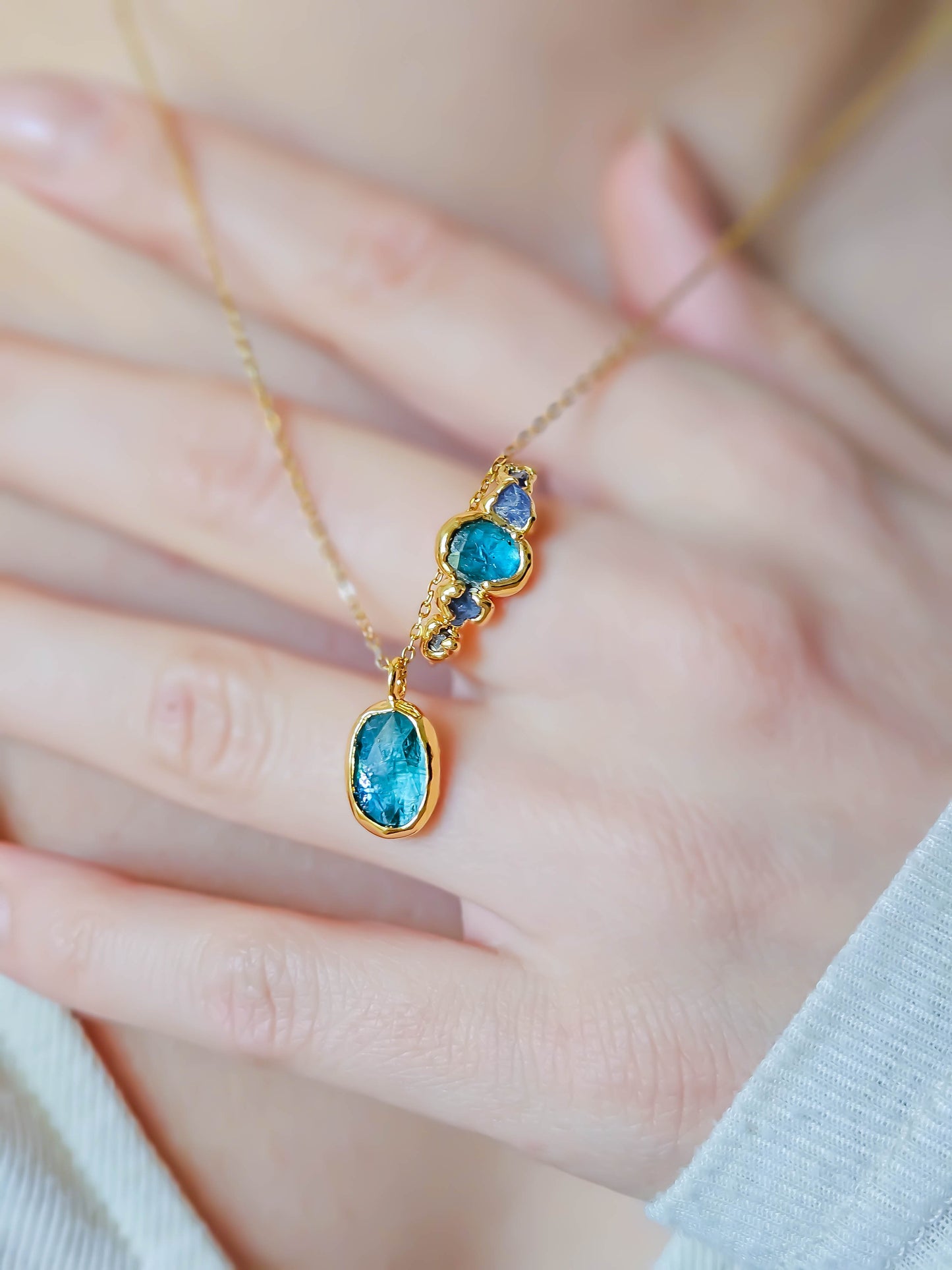 Collier en Kyanite bleue, doré