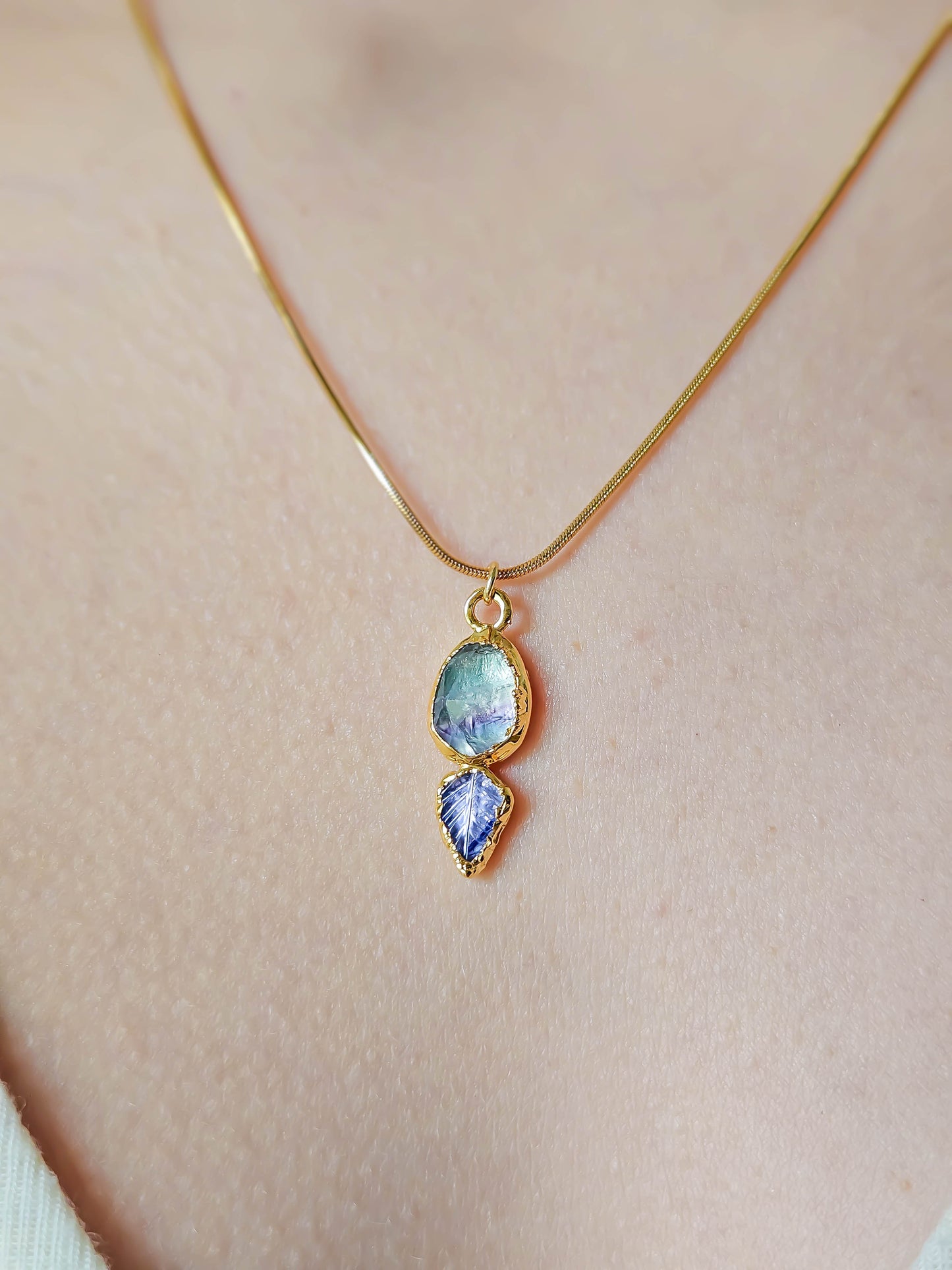 Collier en fluorite et tanzanite, doré