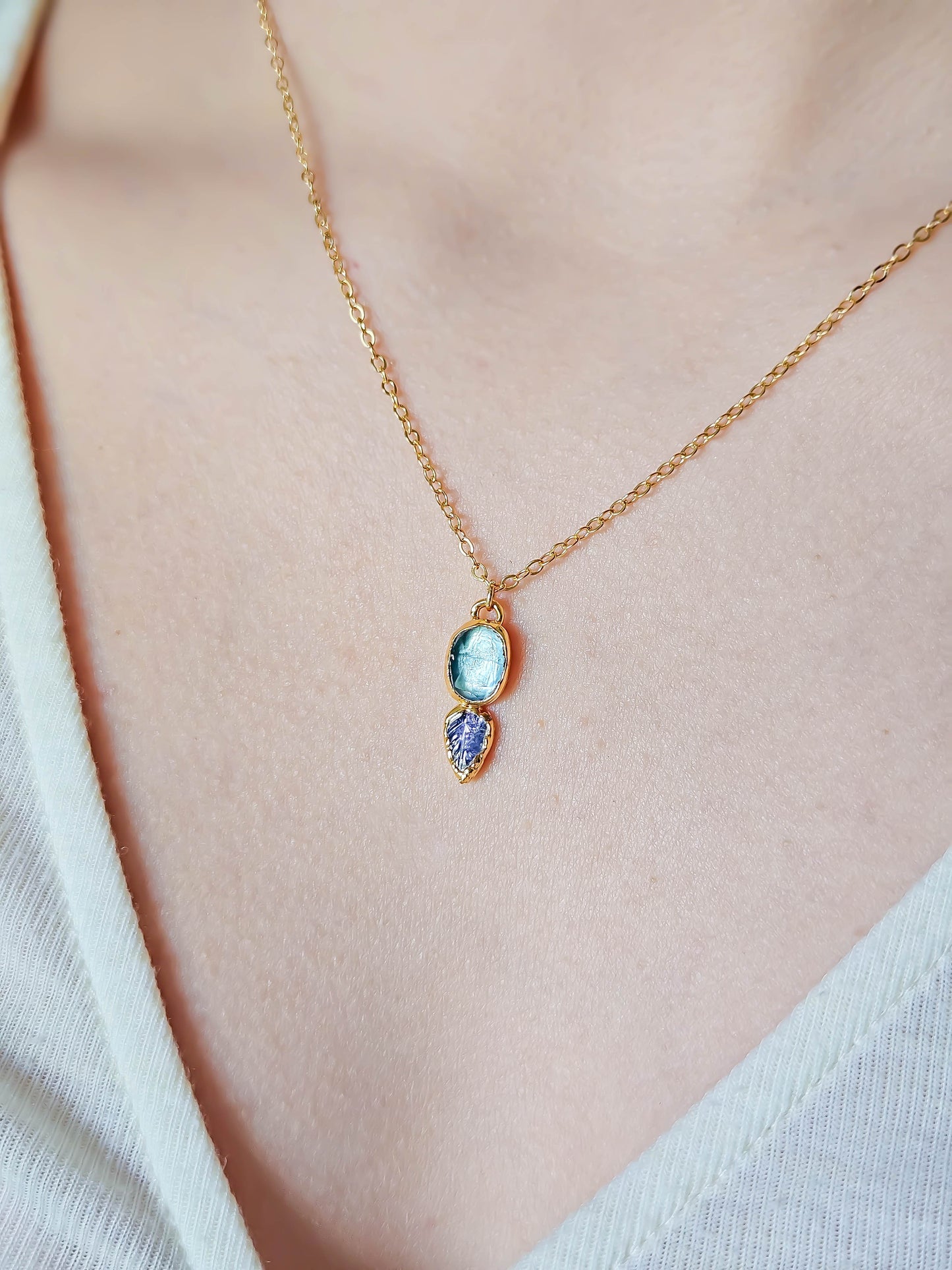 Collier en fluorite et tanzanite, doré