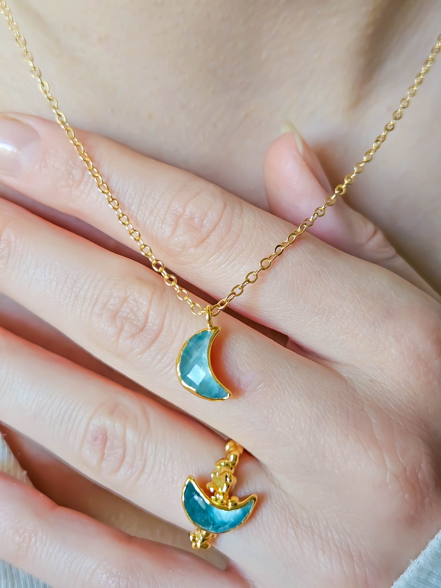 Collier lune en fluorite, doré