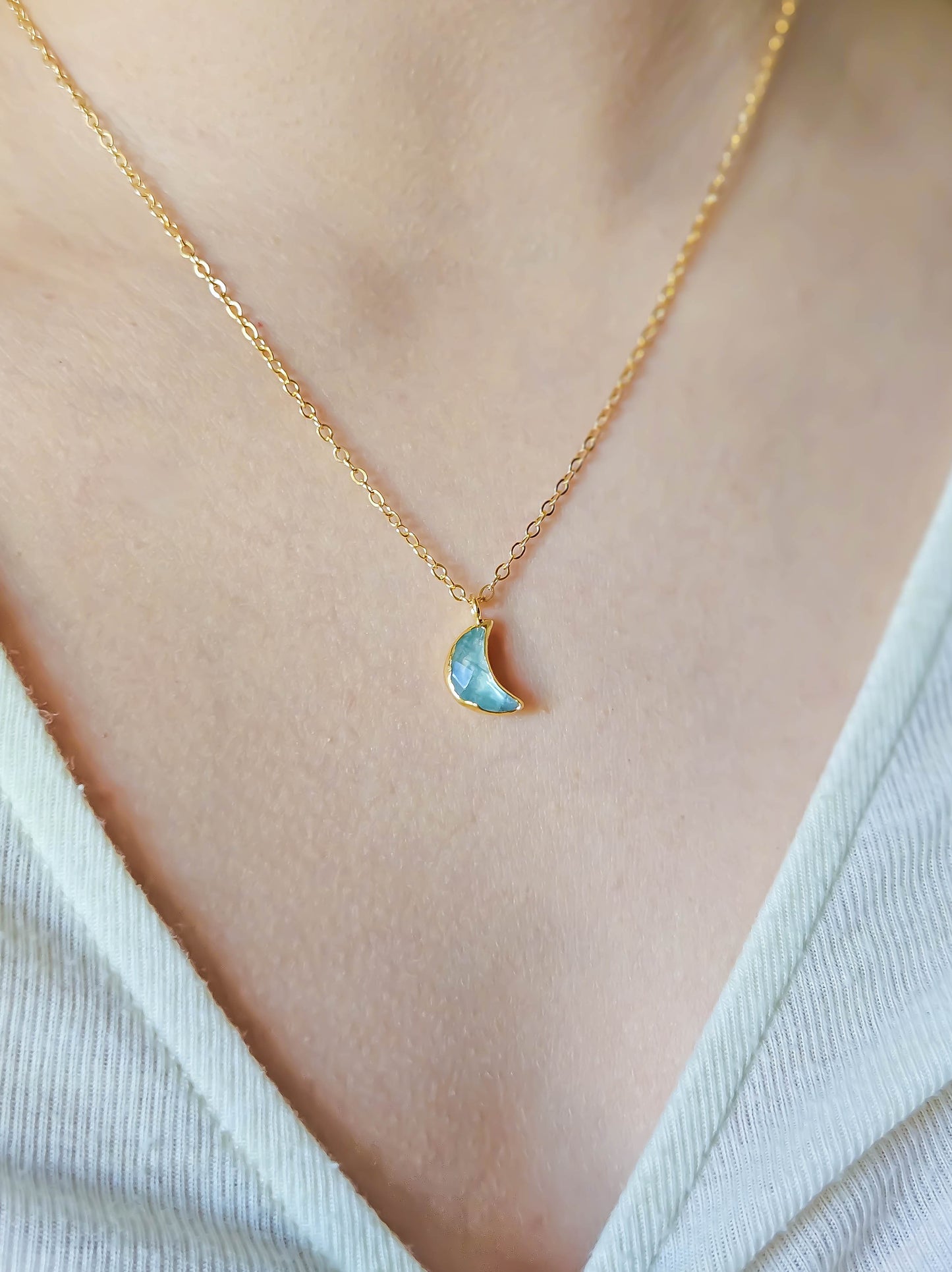 Collier lune en fluorite, doré