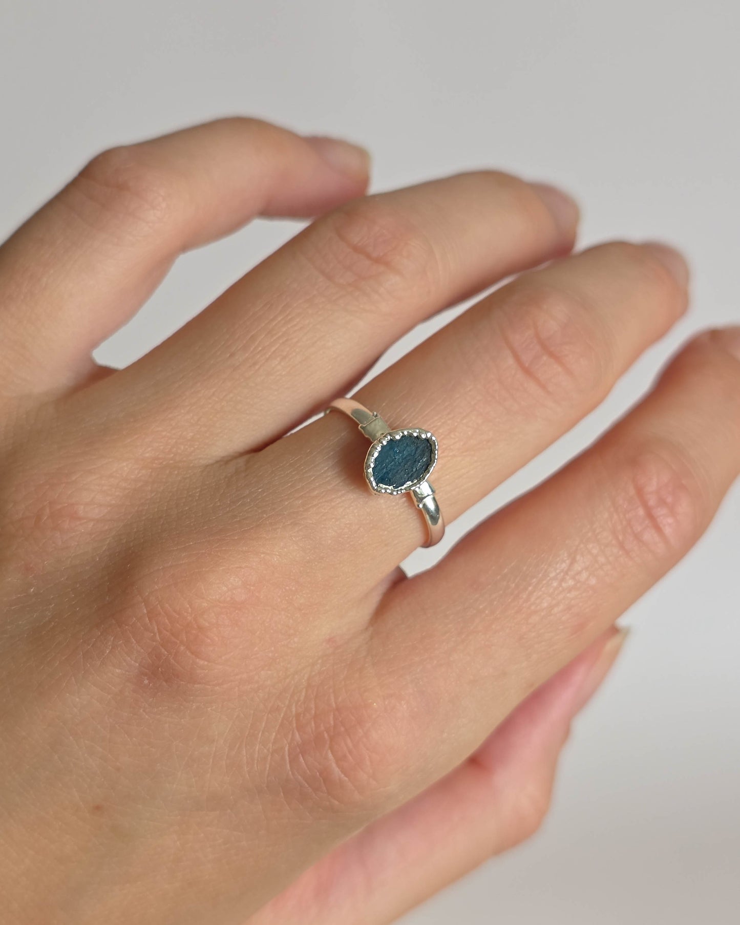 Bague Apatite foncée, T56