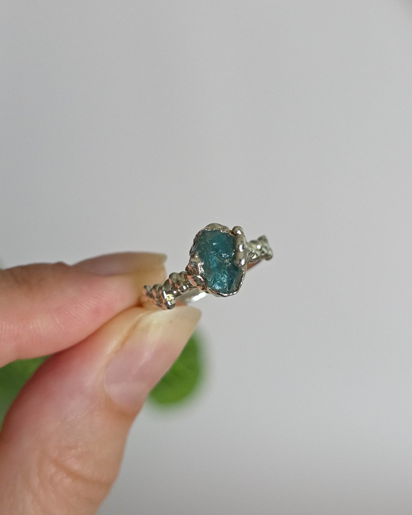 Bague Apatite bleue réglable T53-55