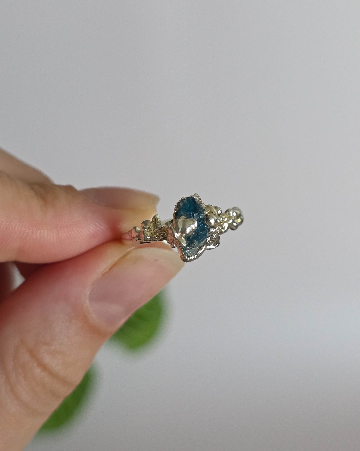 Bague Apatite bleue réglable T52-55