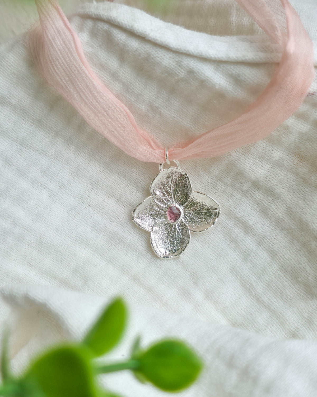 Collier Hortensia rose