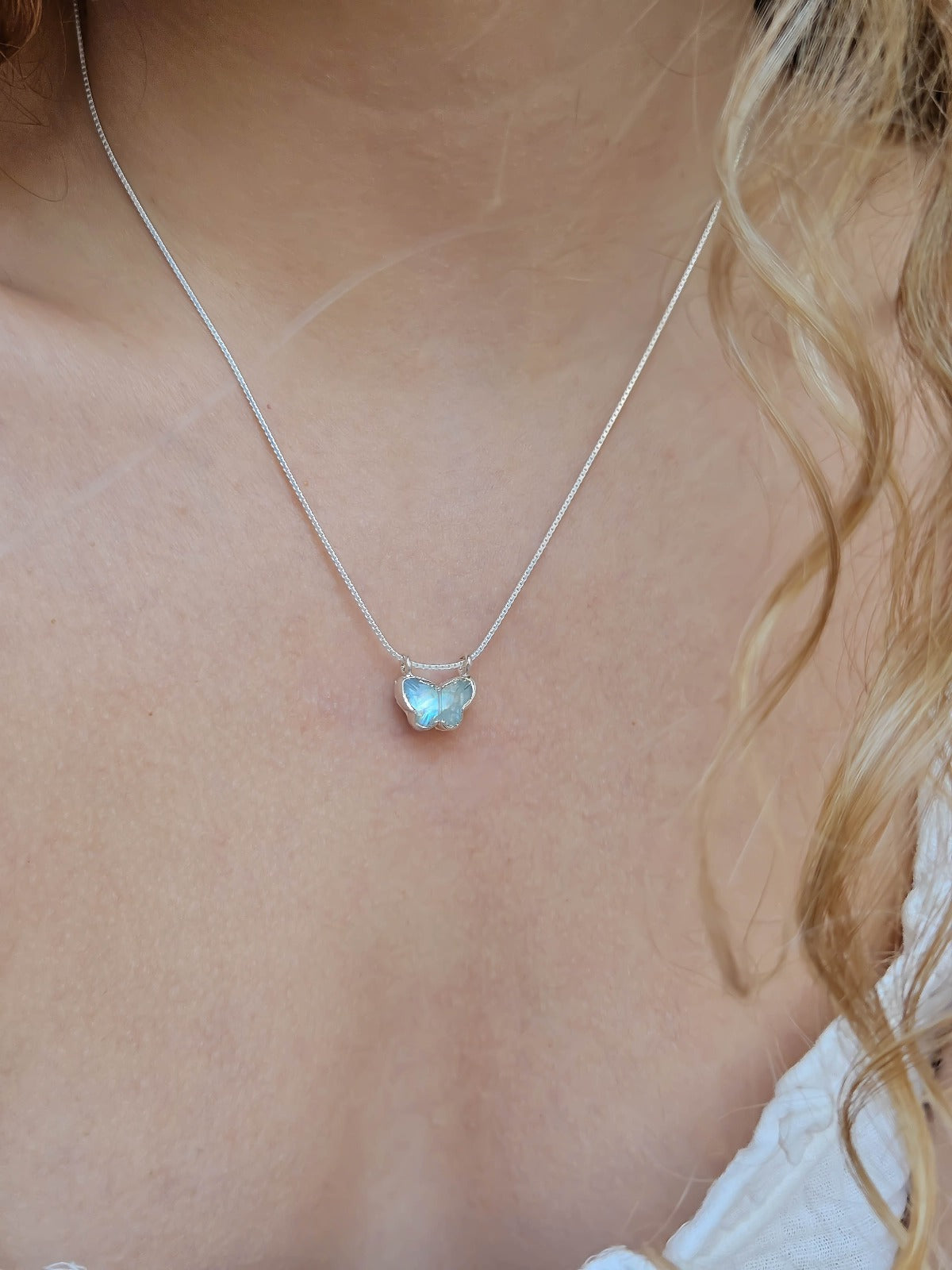 Collier Papillon – Labradorite blanche