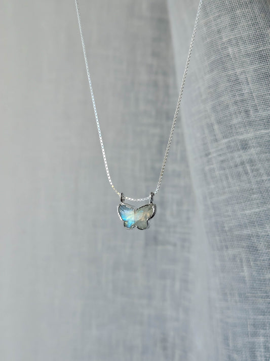 Collier Papillon – Labradorite blanche